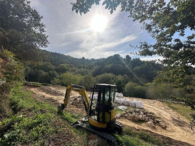 Excavaciones y obras en Sanxenxo con maquinaria propia